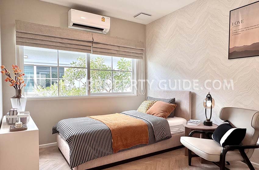 House with Shared Pool in Bangnatrad 